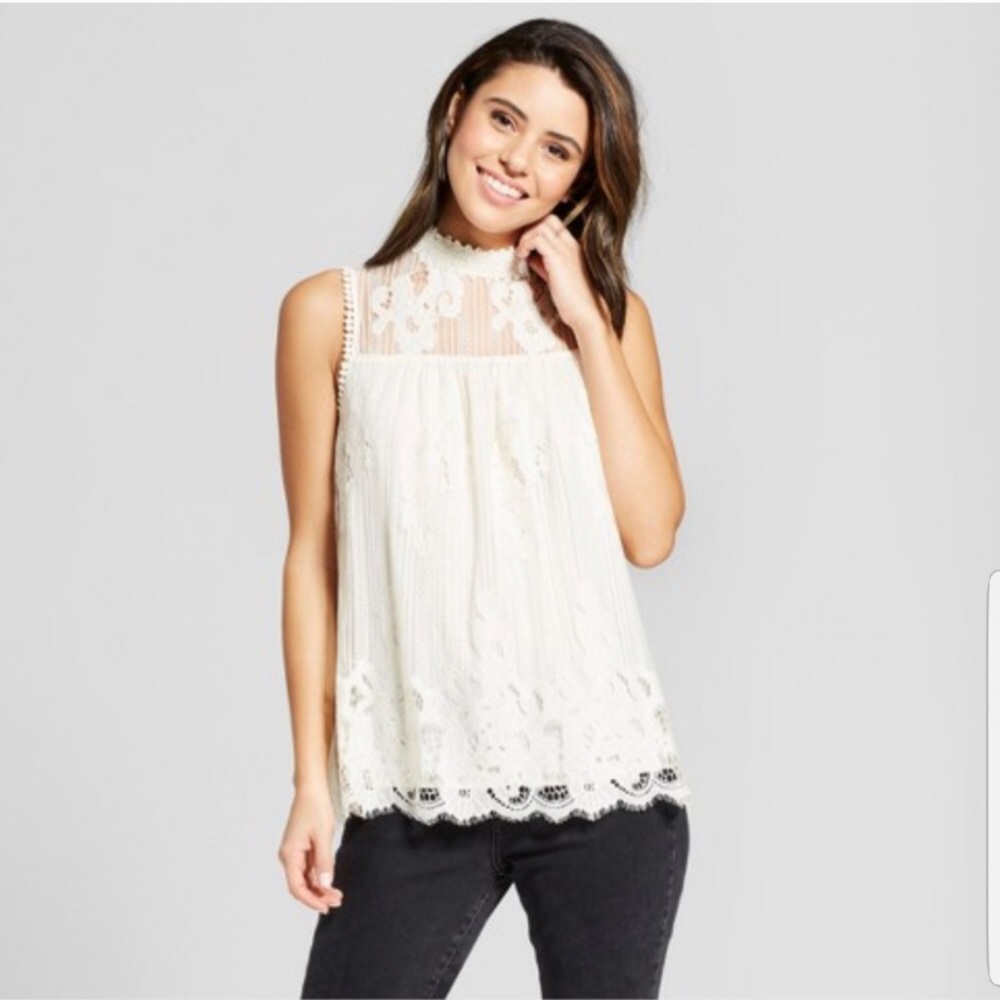 Gorgeous antique white sleeveless blouse